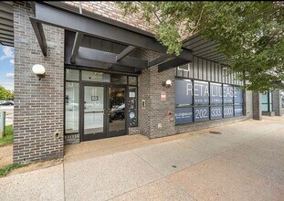 1402 H St NE, Unit 306 in Washington, DC - Foto de edificio - Building Photo