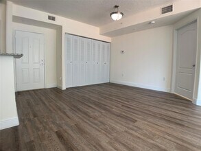 18335 NW 68th Ave, Unit 245-606 in Hialeah, FL - Building Photo - Building Photo