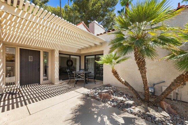 306 Forest Hills Dr in Rancho Mirage, CA - Building Photo - Building Photo