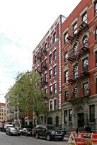 346 E 13th St in New York, NY - Building Photo