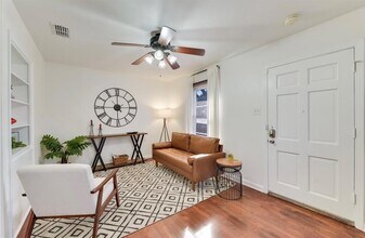 504 Denson Dr in Austin, TX - Building Photo - Building Photo