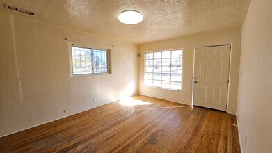 5321 Marble Pl NE in Albuquerque, NM - Building Photo - Building Photo