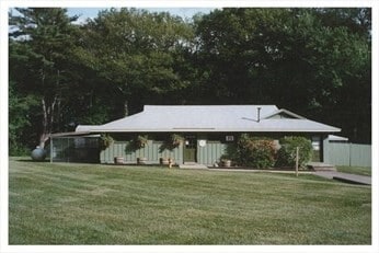 1090 Pleasant St in Paxton, MA - Building Photo - Building Photo