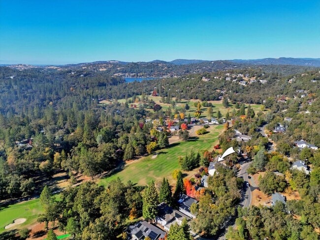 18527 Jayhawk Dr in Penn Valley, CA - Building Photo - Building Photo