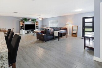 615 NE 15th Pl in Boynton Beach, FL - Building Photo - Building Photo