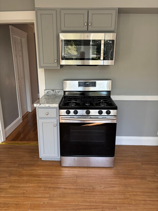 553 Hyde Park Ave, Unit 3