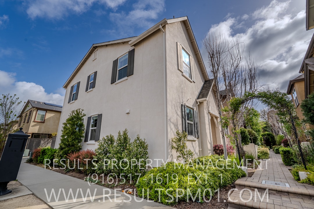 800 Macon Pl in Roseville, CA - Building Photo