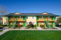 Golden Sands Apartments in Victorville, CA - Foto de edificio - Building Photo