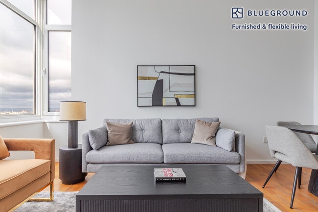 635 W 42nd St in New York, NY - Building Photo - Building Photo