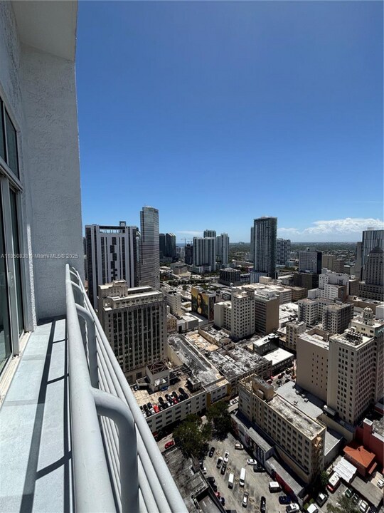 133 NE 2nd Ave in Miami, FL - Building Photo