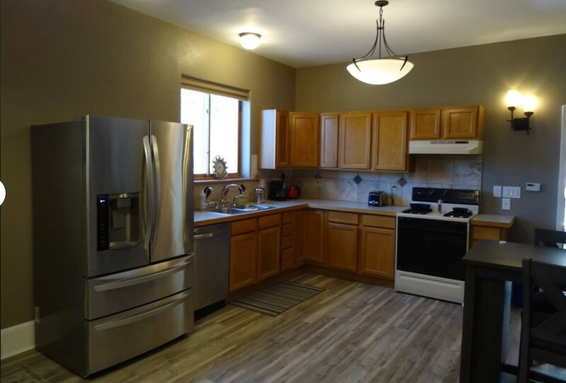 2052 Apple Valley Rd in Lyons, CO - Building Photo