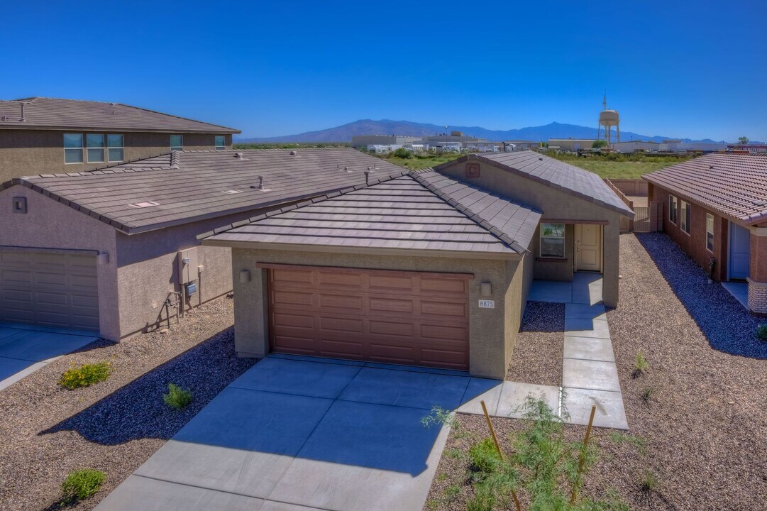 6875 E Paseo De Villalobos in Tucson, AZ - Building Photo