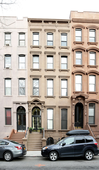 584 Henry St in Brooklyn, NY - Building Photo