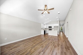 3158 Chestnut St in Crestview, FL - Building Photo - Building Photo