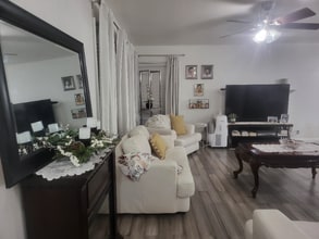 24203 36th Ave S in Kent, WA - Foto de edificio - Building Photo