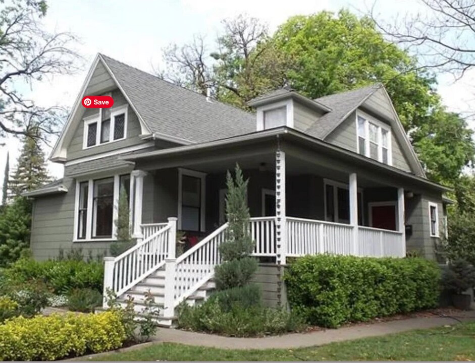 254 E 4th Ave, Unit Apt in The Avenues in Chico, CA - Foto de edificio