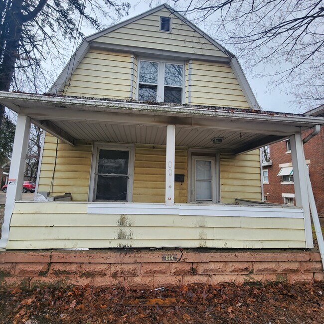 property at 614 N Griffin St