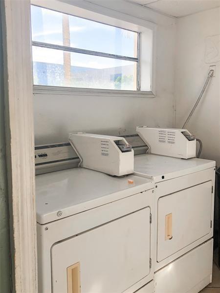 4061 N Dixie Hwy, Unit 14 in Oakland Park, FL - Building Photo - Building Photo