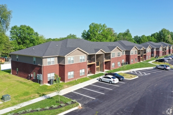 Finish Line Apartments in Louisville, KY - Building Photo