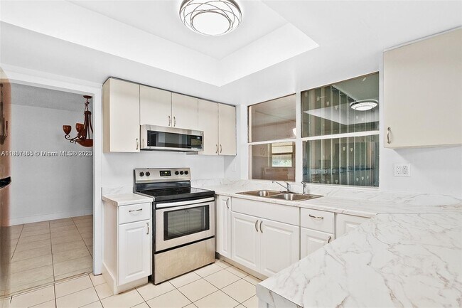 1132 NW 76th Ave in Hollywood, FL - Building Photo - Building Photo