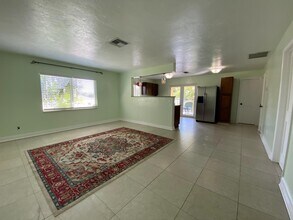 421 49th St-Unit -#2 in West Palm Beach, FL - Foto de edificio - Building Photo