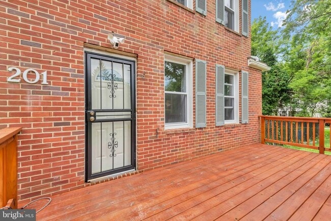 201 Church Ln in Pikesville, MD - Foto de edificio - Building Photo