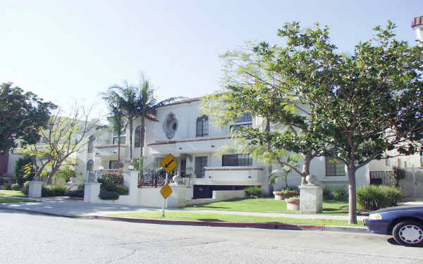 3751 S Canfield Ave in Los Angeles, CA - Foto de edificio - Building Photo