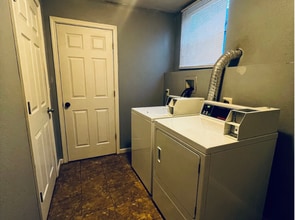 5423-5425 E 27th St in Kansas City, MO - Foto de edificio - Building Photo