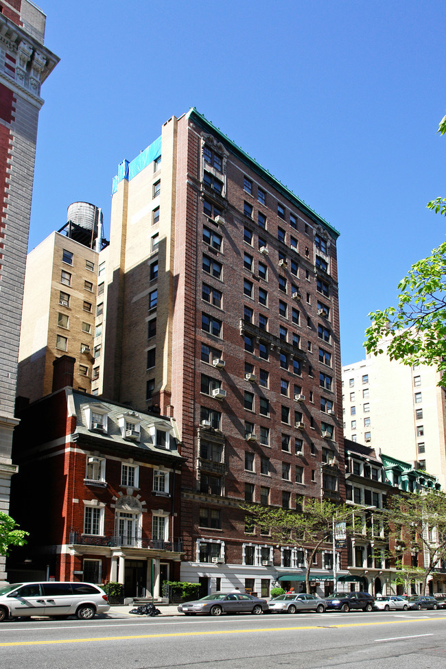 10 W 86th St in New York, NY - Building Photo - Building Photo