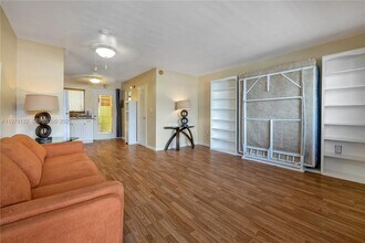 851 Meridian Ave in Miami Beach, FL - Building Photo - Building Photo