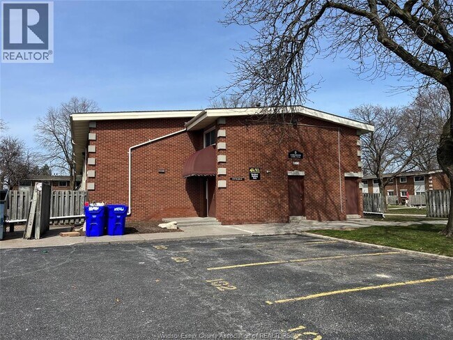 1800 Columbia Ct in Windsor, ON - Building Photo - Building Photo