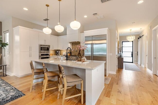 property at 1304 Oxford Ave