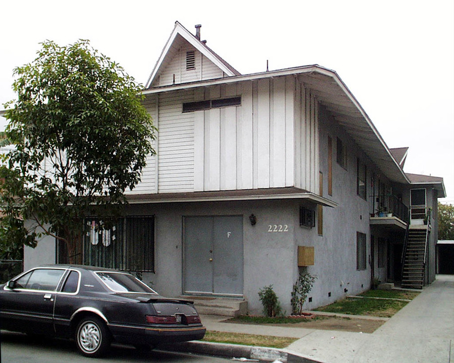 2222 Zoe Ave in Huntington Park, CA - Foto de edificio