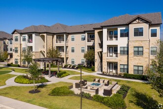 The Columns at Shadow Creek Ranch in Pearland, TX - Foto de edificio - Building Photo