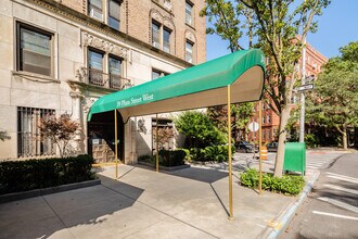 Berkeley Plaza in Brooklyn, NY - Foto de edificio - Building Photo