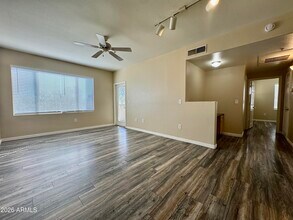 18416 N Cave Creek Rd in Phoenix, AZ - Foto de edificio - Building Photo