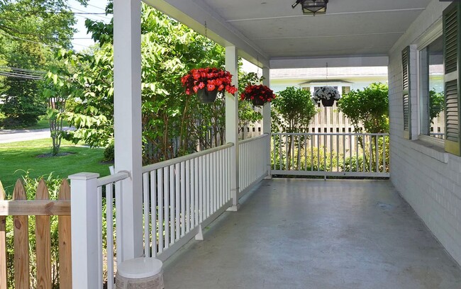 5209 Sangamore Rd in Bethesda, MD - Building Photo - Building Photo