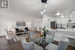 3055 Tomken Rd in Mississauga, ON - Building Photo