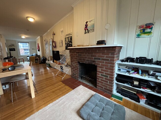 43 S Russell St, Unit 4 in Boston, MA - Building Photo - Building Photo