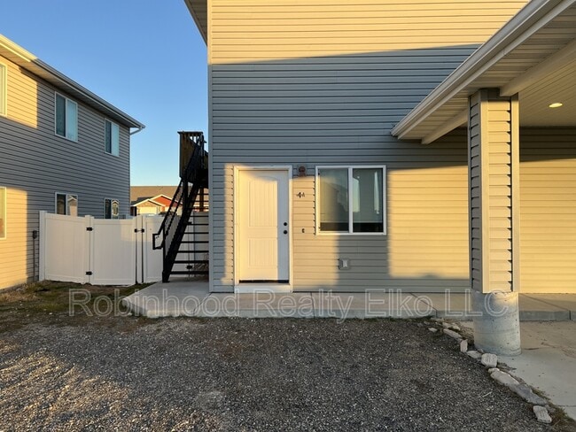 property at 279 Country Club Pkwy