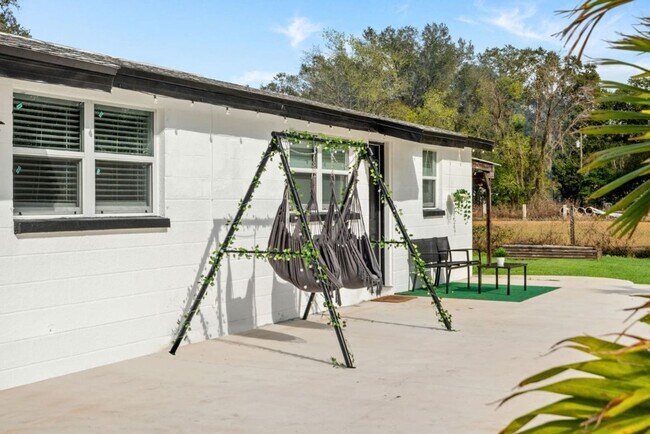 3105 Wallace Branch Rd in Plant City, FL - Building Photo - Building Photo