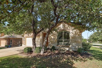 1200 Falling Hills Dr in Georgetown, TX - Building Photo - Building Photo