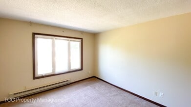 445 Elm Pl in Princeton, IL - Building Photo - Building Photo