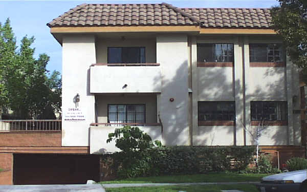 215 E Maple St in Glendale, CA - Foto de edificio