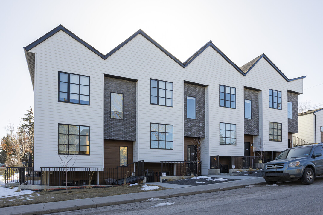 2139 26 Av SW in Calgary, AB - Building Photo