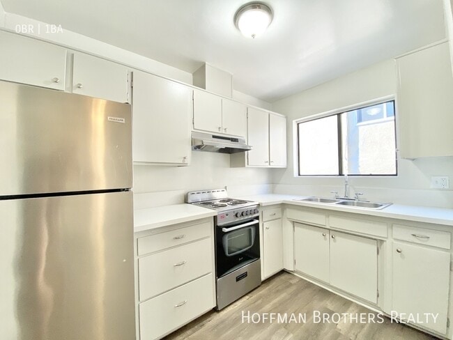 981 Elden Ave, Unit 19 in Los Angeles, CA - Foto de edificio - Building Photo