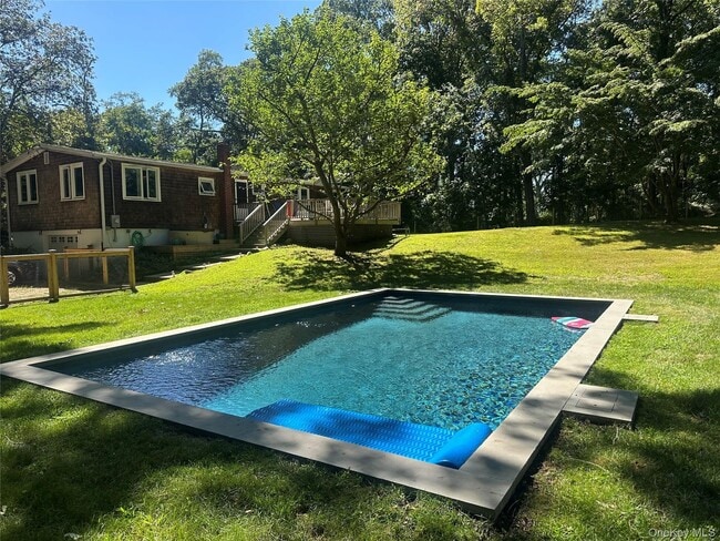 9 Johnston Rd in Shelter Island, NY - Building Photo - Building Photo