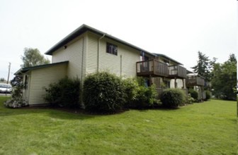 Rhododendron Apartments in Bainbridge Island, WA - Building Photo - Building Photo