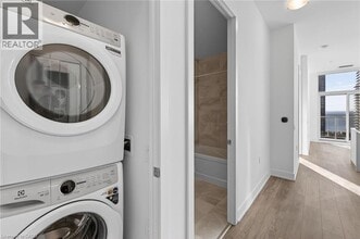 2088 James St in Burlington, ON - Building Photo - Building Photo