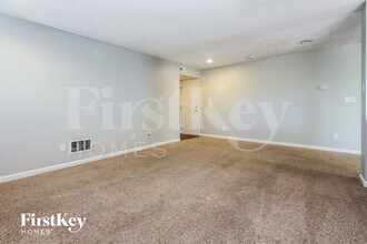 2331 Salem Park Ct in Indianapolis, IN - Foto de edificio - Building Photo